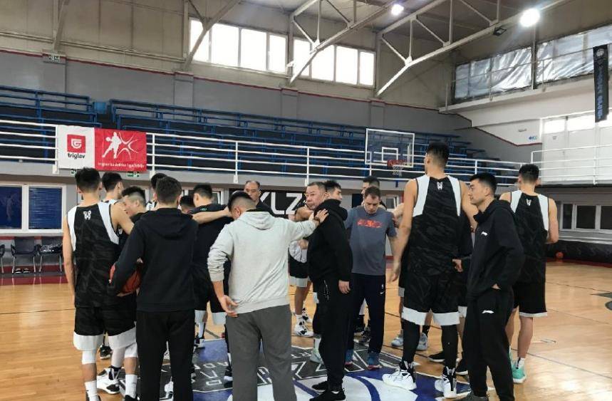 *
34分大胜！塞尔维亚二级联赛球队被青岛全华班狂揍 为CBA正名‘十大外围足球平台app’(图2)